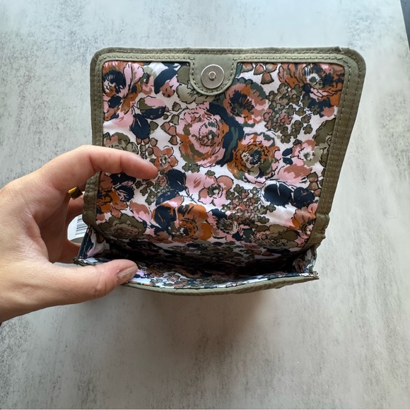 NWT Vera Bradley Quilted Crossbody Bag Wristlet Wallet - Picture 2 of 9